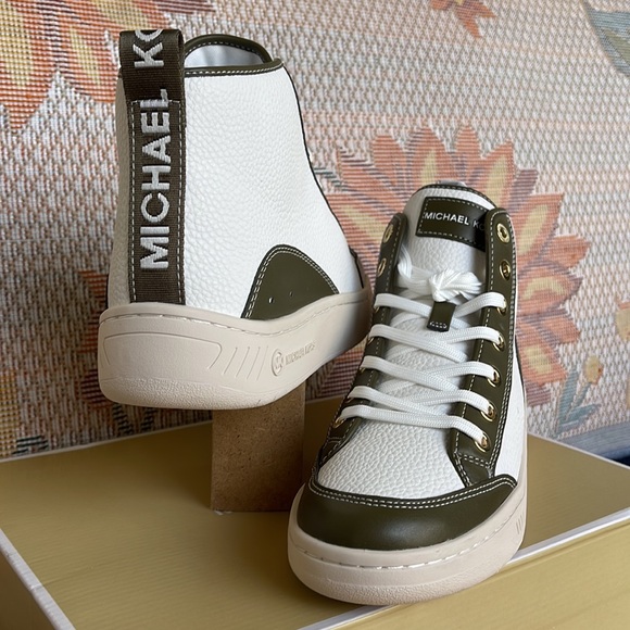 MICHAEL KORS SHEA MID HIGH TOP
FAUX LEATHER
49F3SHFESL
OLIVE
New - Picture 10 of 16